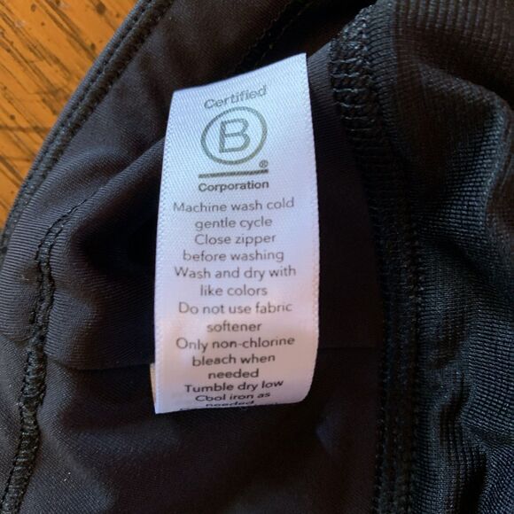 Athleta Run With It 3.5" Running Short Sz Small Black Stretch Pocket Sporty - Picture 7 of 11